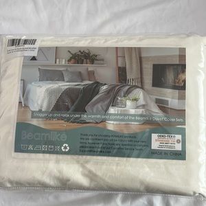 New In Package. King Size Cream Duvet Cover Set. Microfiber With No Pattern.